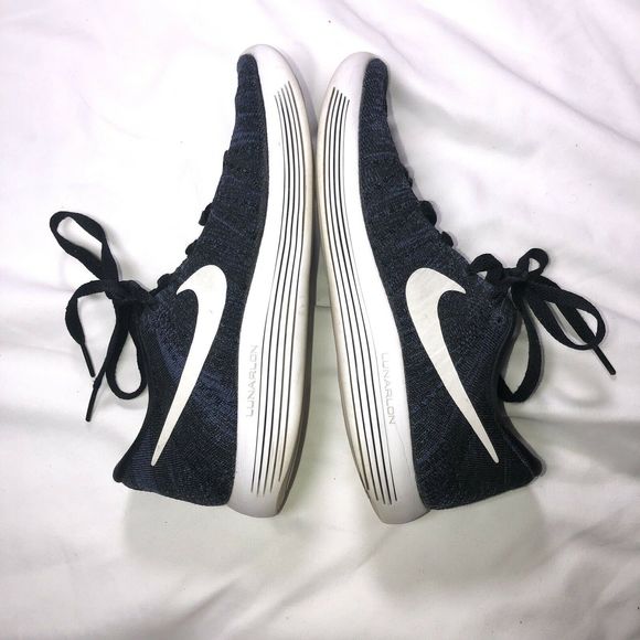 Nike Women‎ LunarEpic Flyknit Running Sneaker - Picture 5 of 7